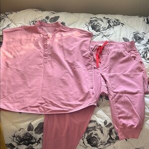 Figs Pink Women's Scrub Set